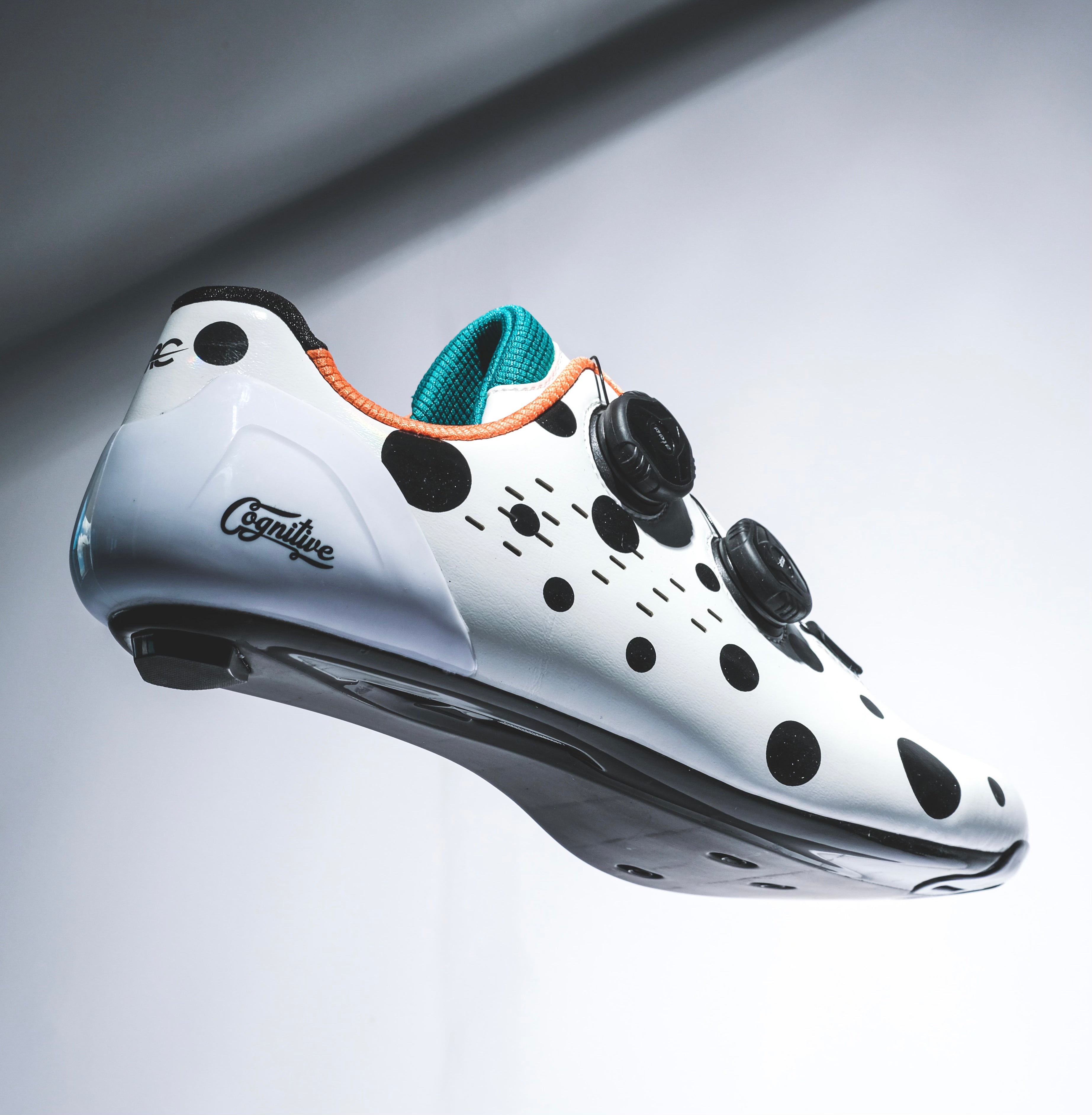 Carbon sole top cycling shoes