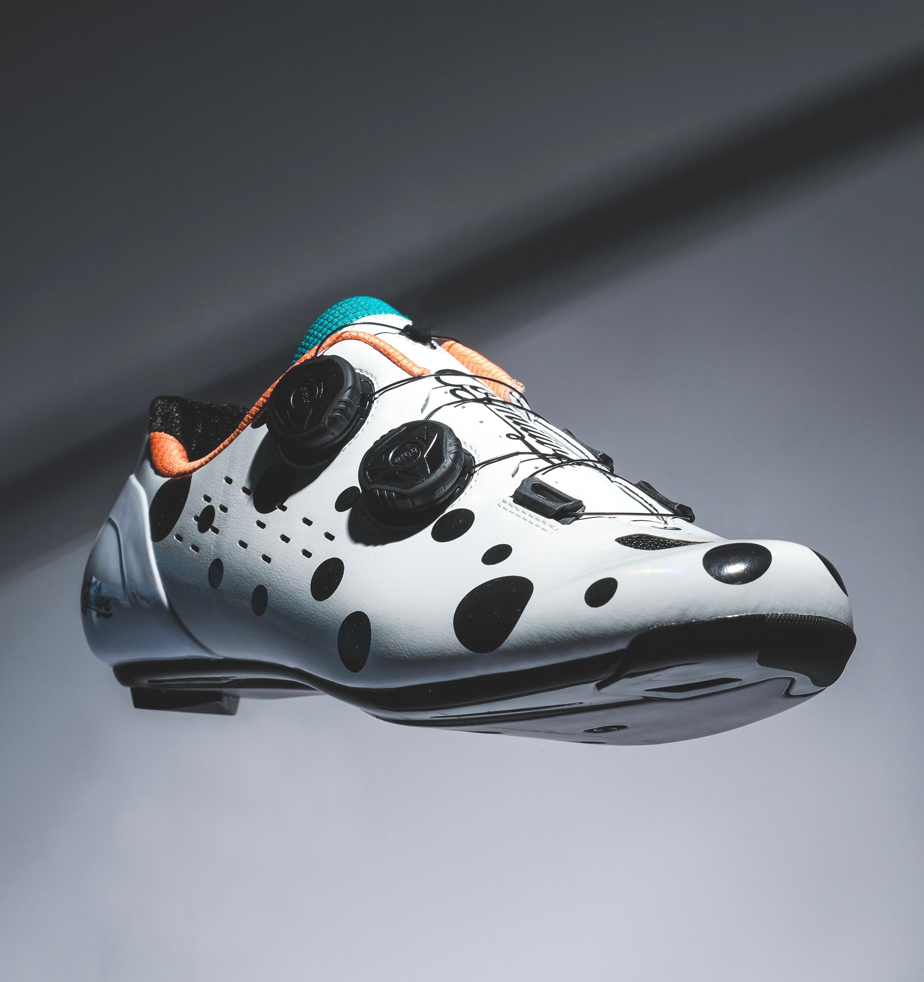 Carbon sole deals cycling shoes